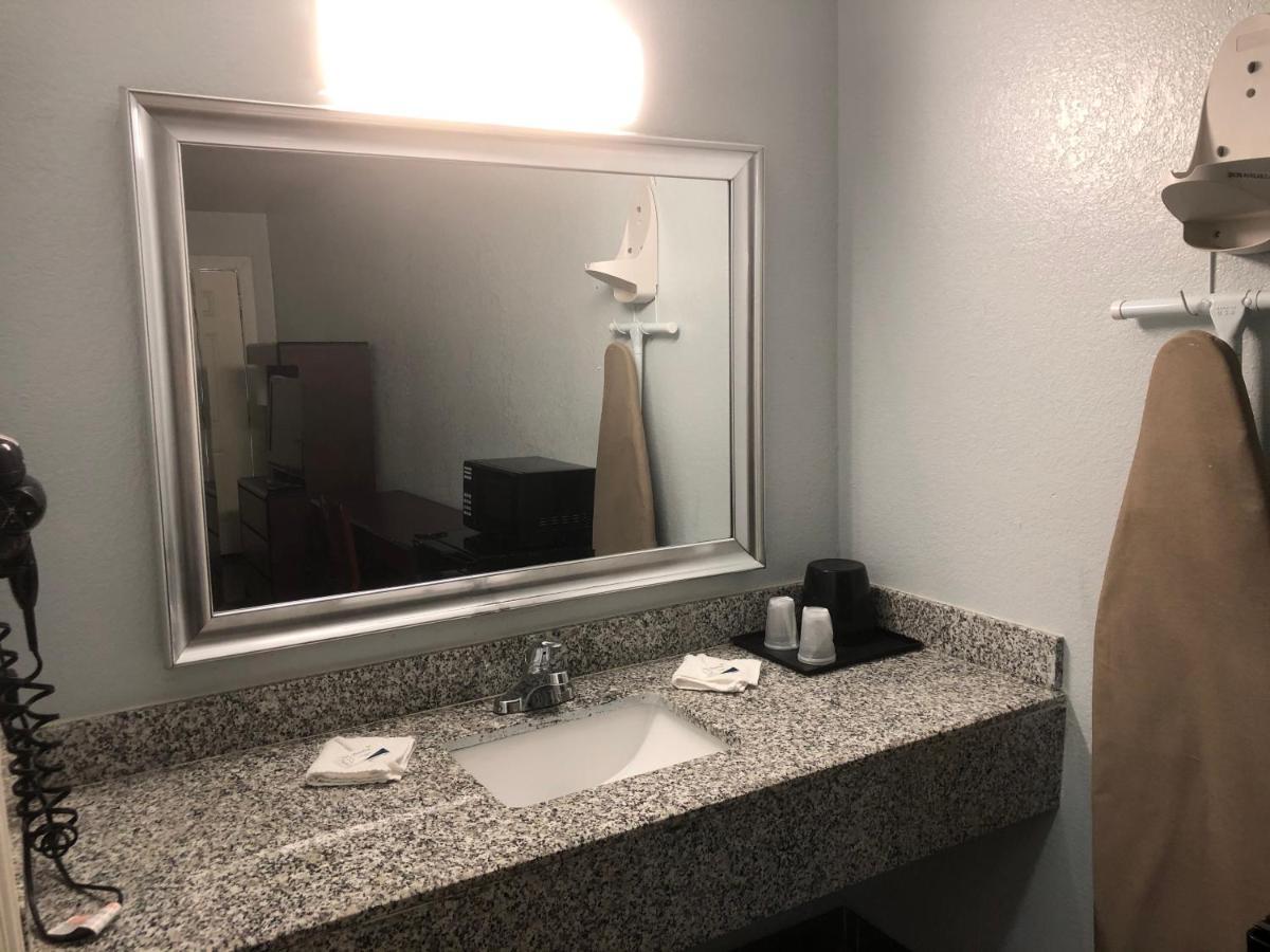 Hwy 59 Motel Laredo Medical Center エクステリア 写真