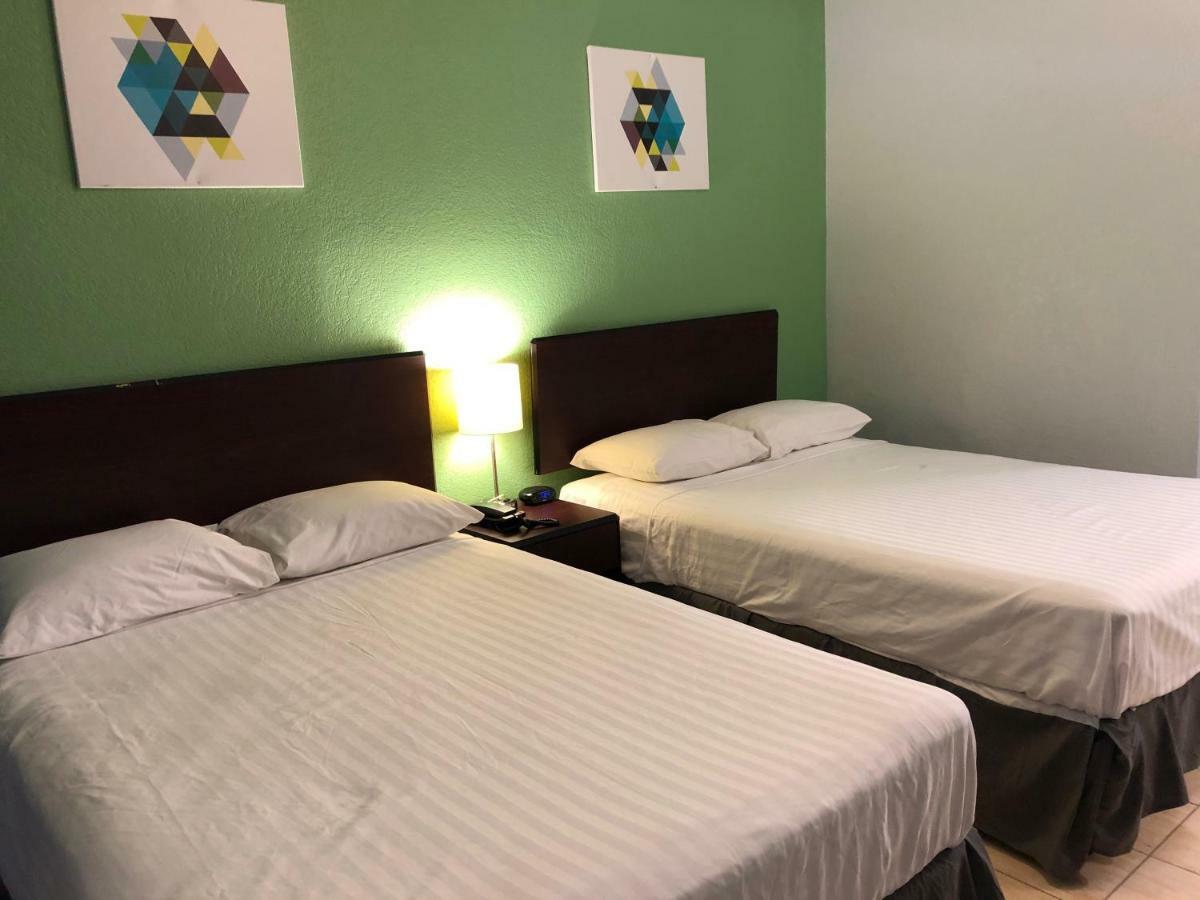 Hwy 59 Motel Laredo Medical Center エクステリア 写真